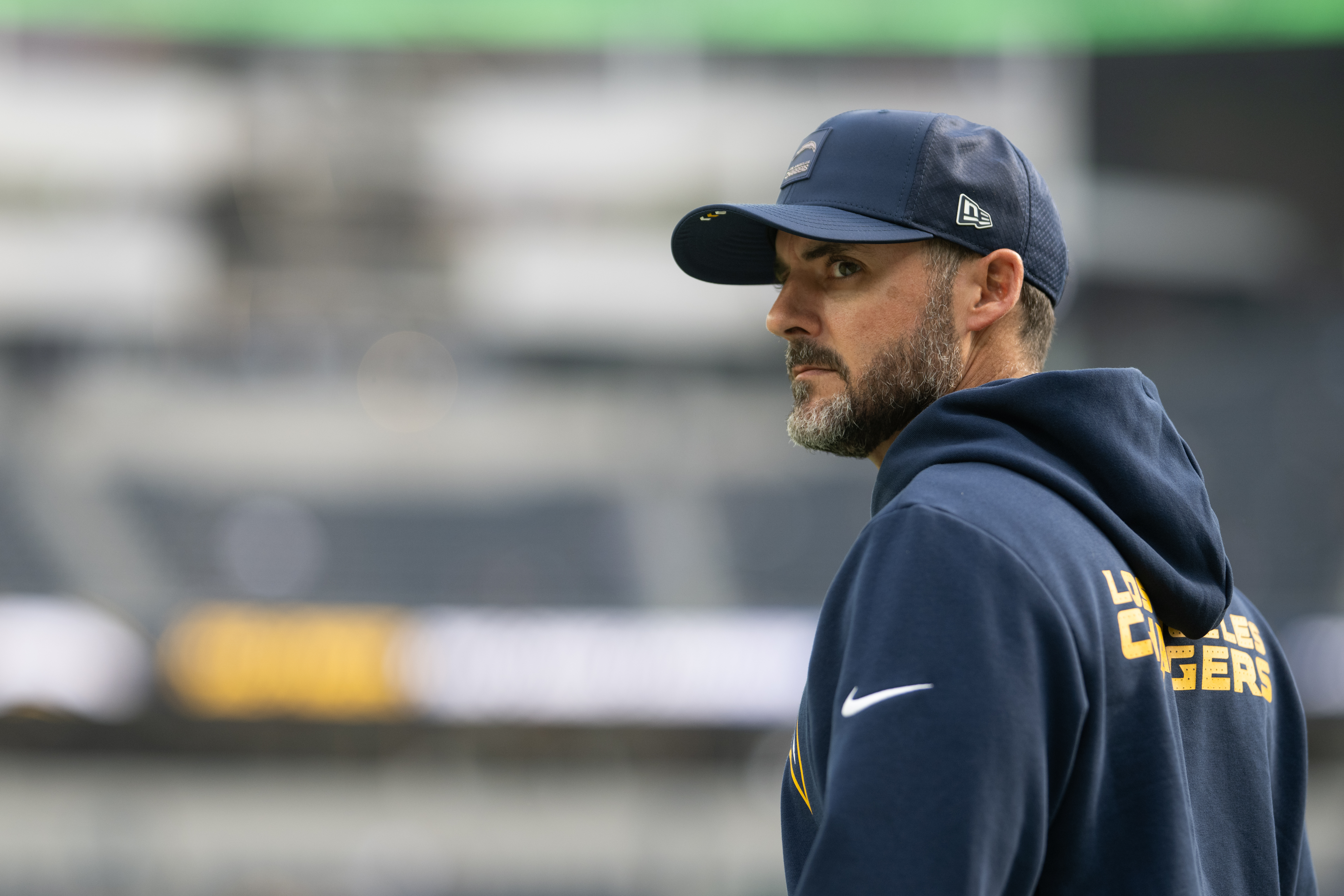 Baltimore Ravens tab Chargers defensive coordinator Jesse Minter