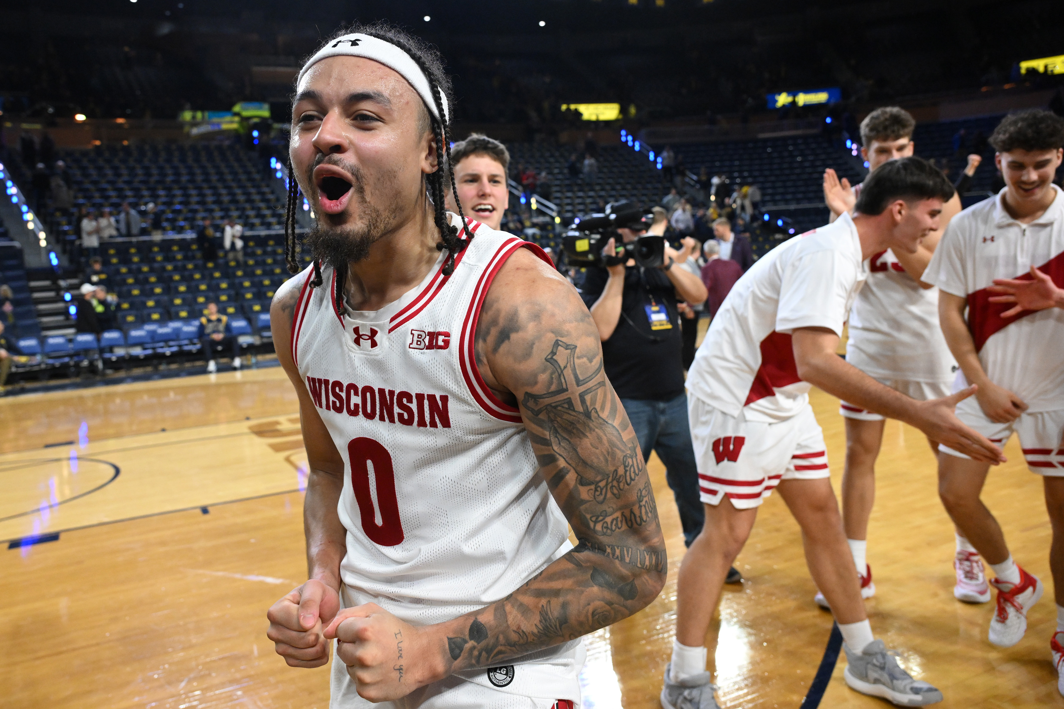 Wisconsin beats No. 2 Michigan 9188 to give Wolverines their 1st loss