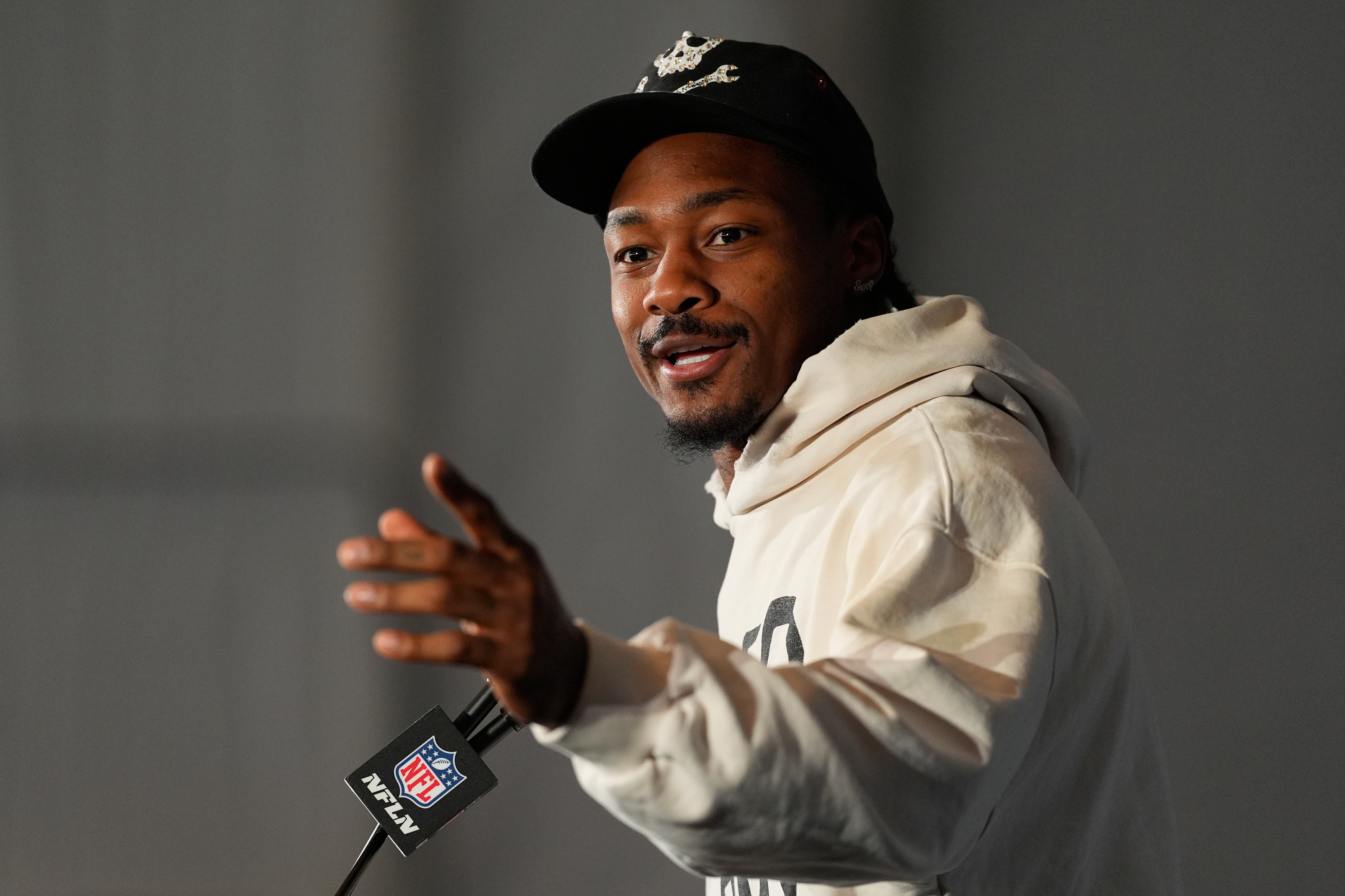 Stefon Diggs của đội Patriots đã góp phần thúc đẩy hành trình đến Super Bowl bằng tinh thần chiến đấu mãnh liệt trên sân | king5.com