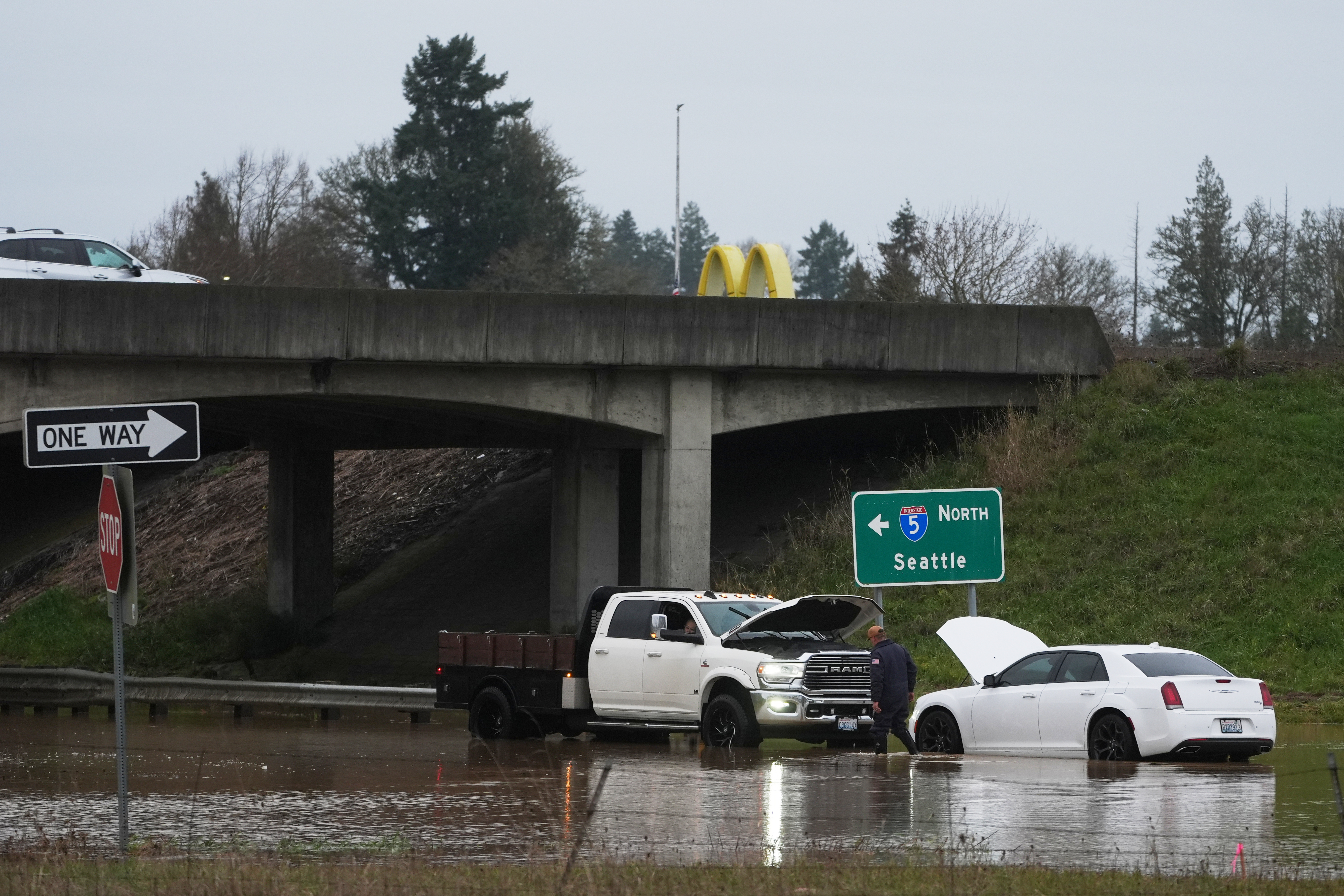 Record flooding threatens Washington as more heavy rain pounds the ...