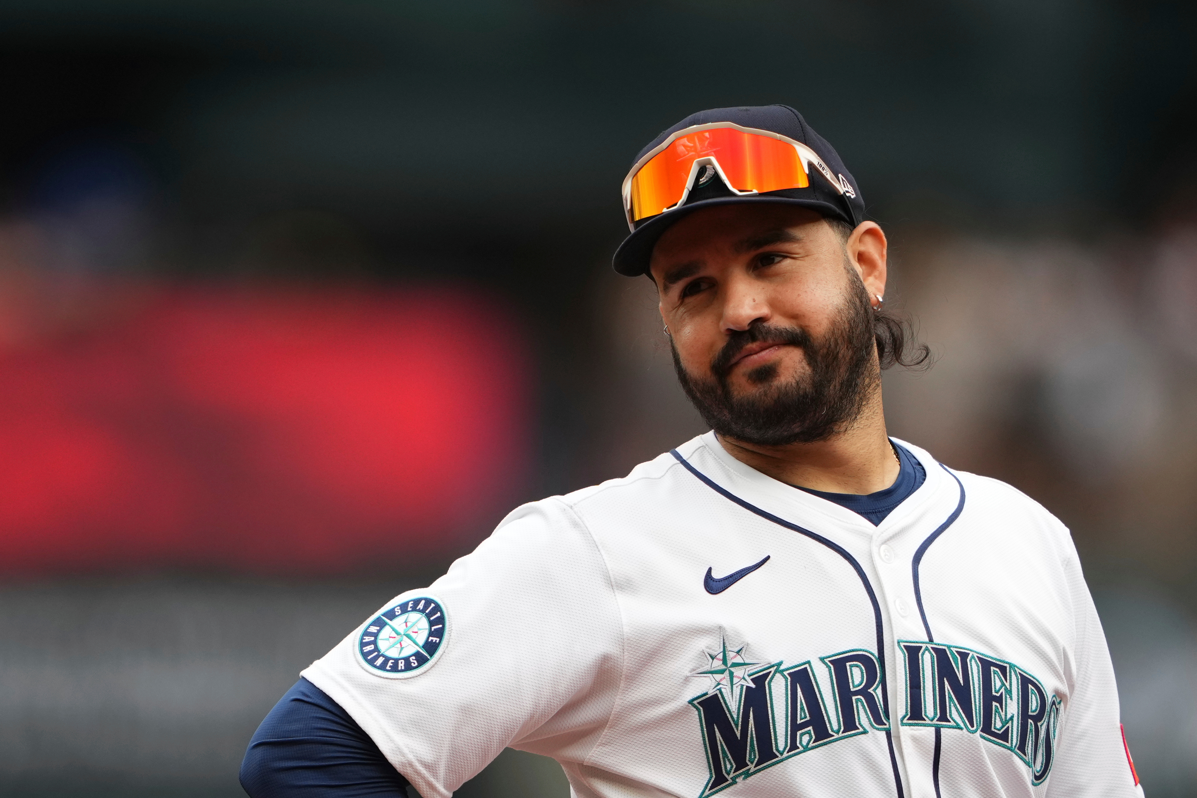Eugenio Suárez and the Reds agree to a $15 million, 1-year contract, AP sources say | king5.com