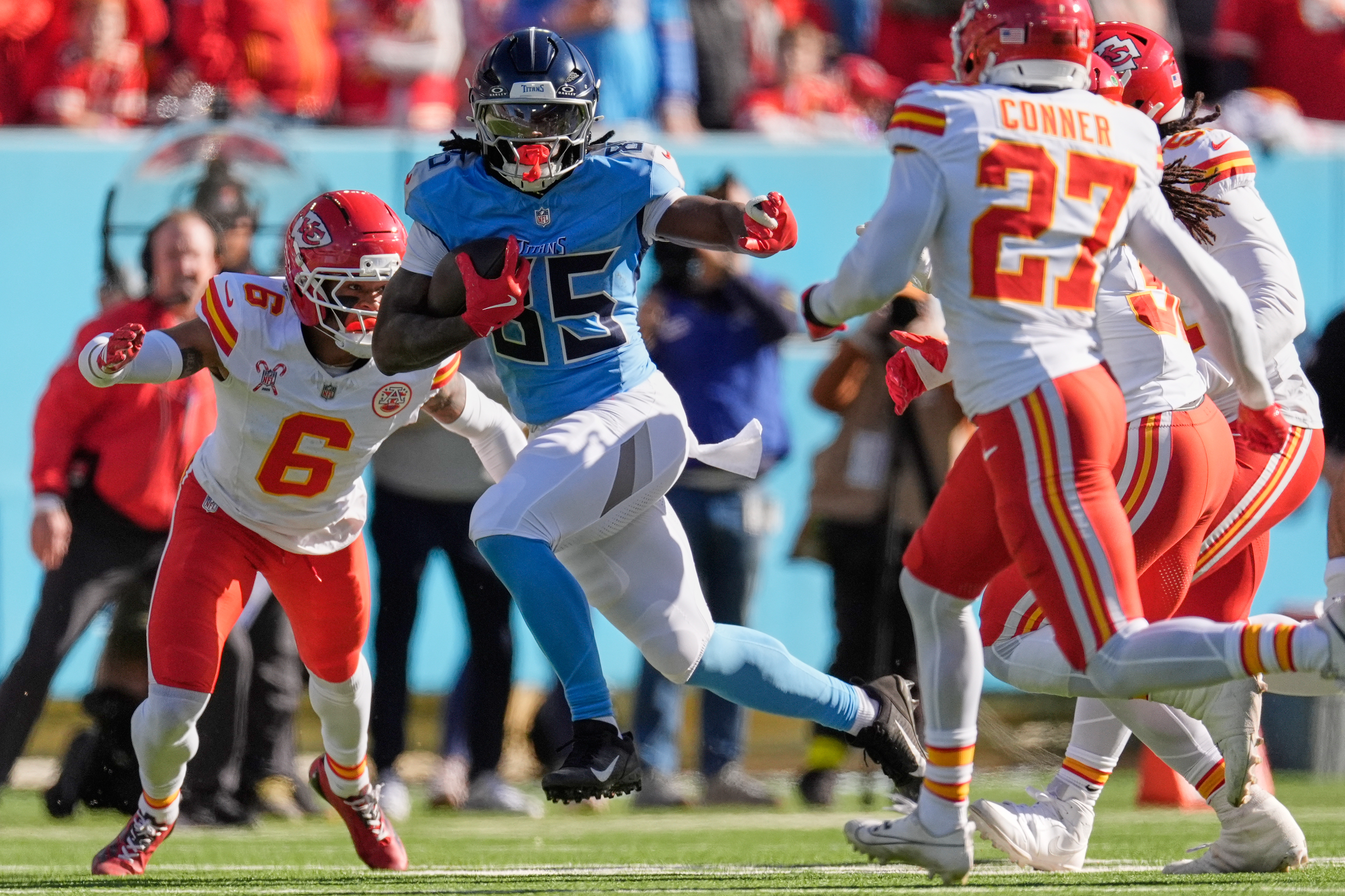 Tour d’horizon des paris sportifs : les favoris obtiennent des résultats mitigés dans la NFL alors que les séries éliminatoires universitaires commencent