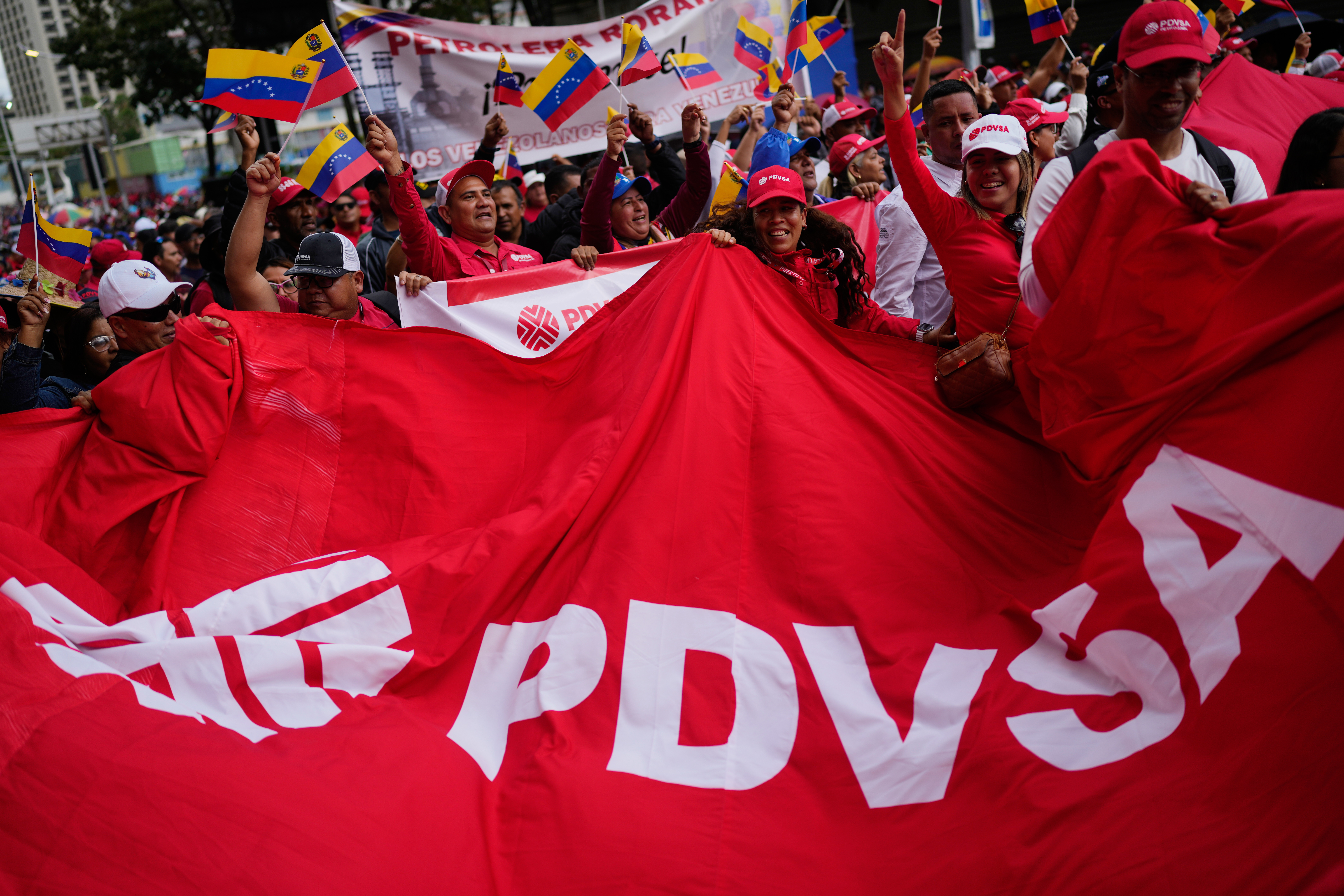 kgw.com - Associated Press - Venezuelan lawmakers approve easing state control of oil industry
