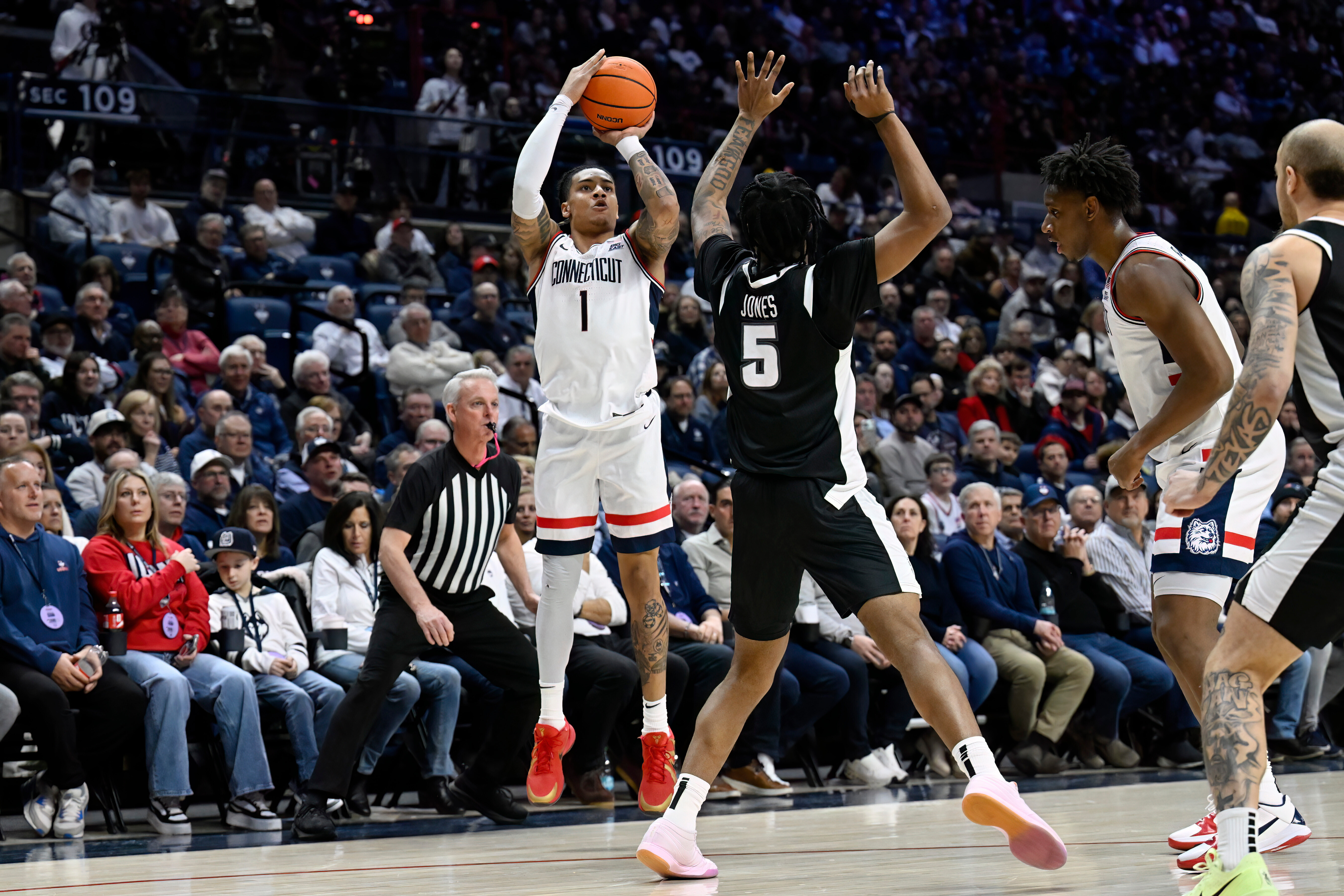 No. 2 UConn improves to 10-0 in Big East after topping Providence ...