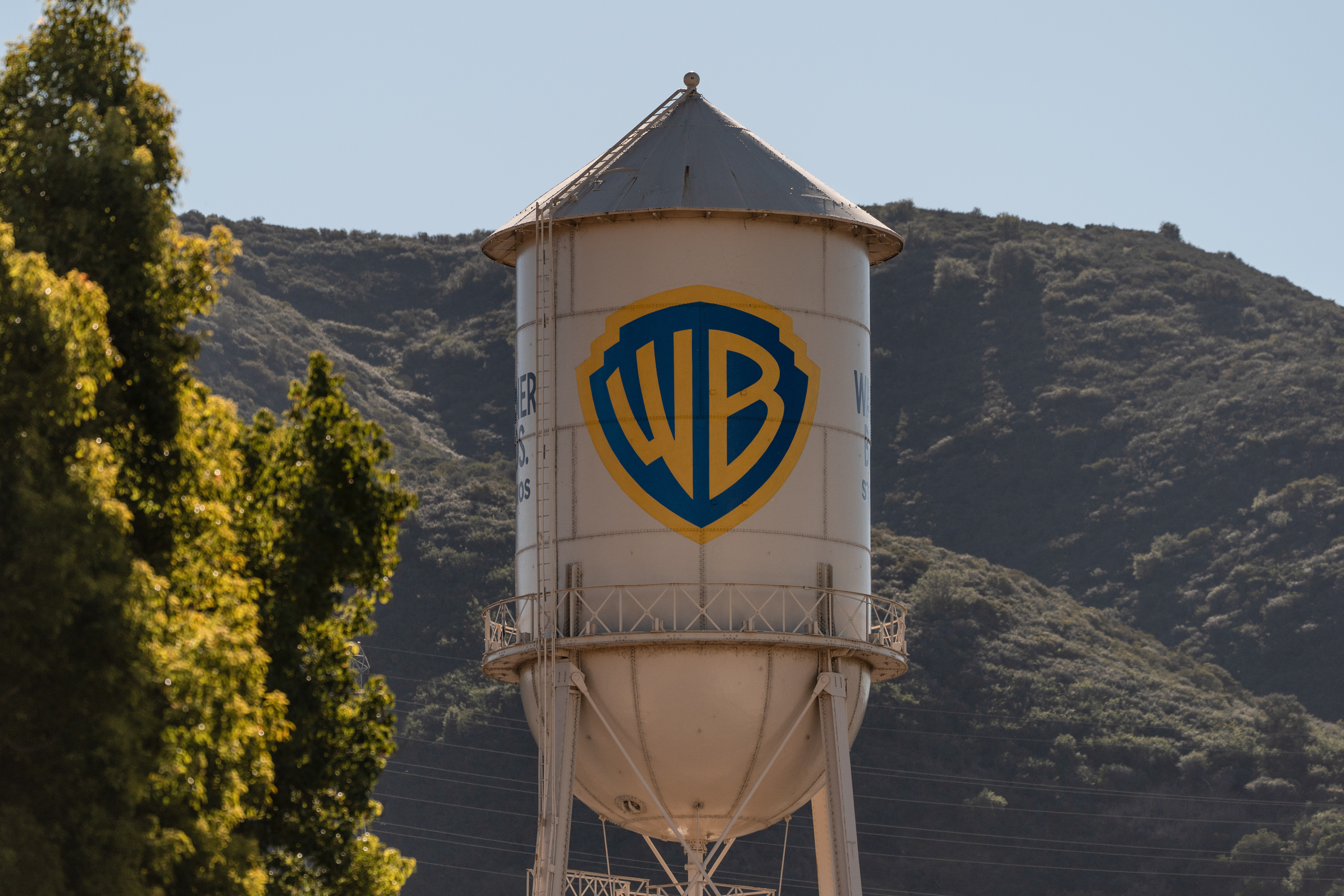 Paramount sweetens hostile bid to stop Netflix-Warner Bros. deal