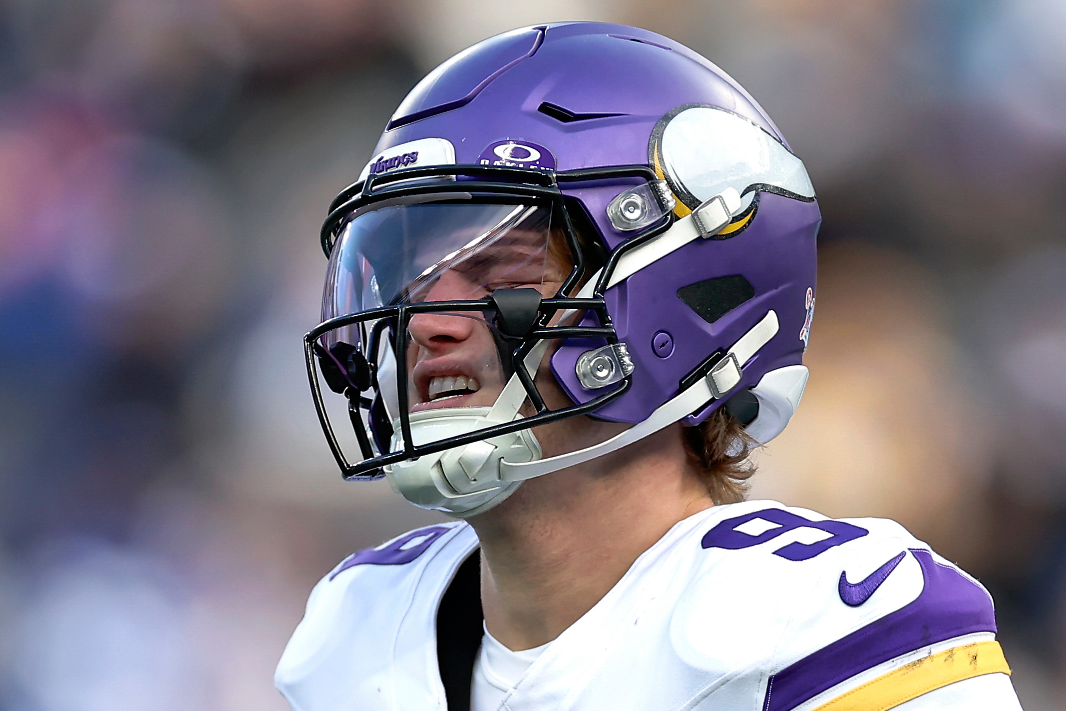 J.J. McCarthy leaves the Vikings' game at the Giants with a right hand  injury | kens5.com
